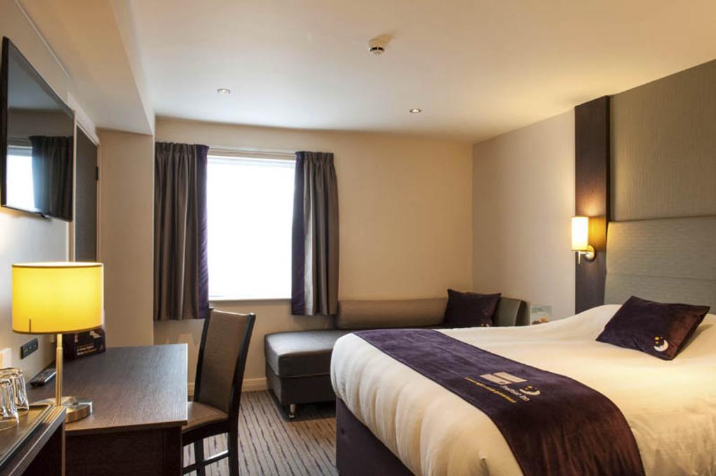 Premier Inn Lancaster Ngoại thất bức ảnh