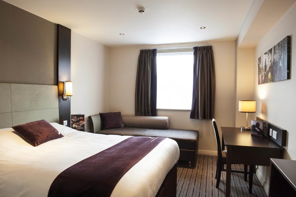 Premier Inn Lancaster Ngoại thất bức ảnh
