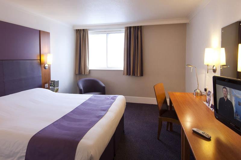 Premier Inn Lancaster Ngoại thất bức ảnh