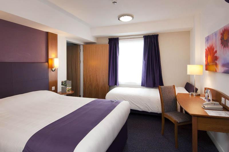 Premier Inn Lancaster Ngoại thất bức ảnh